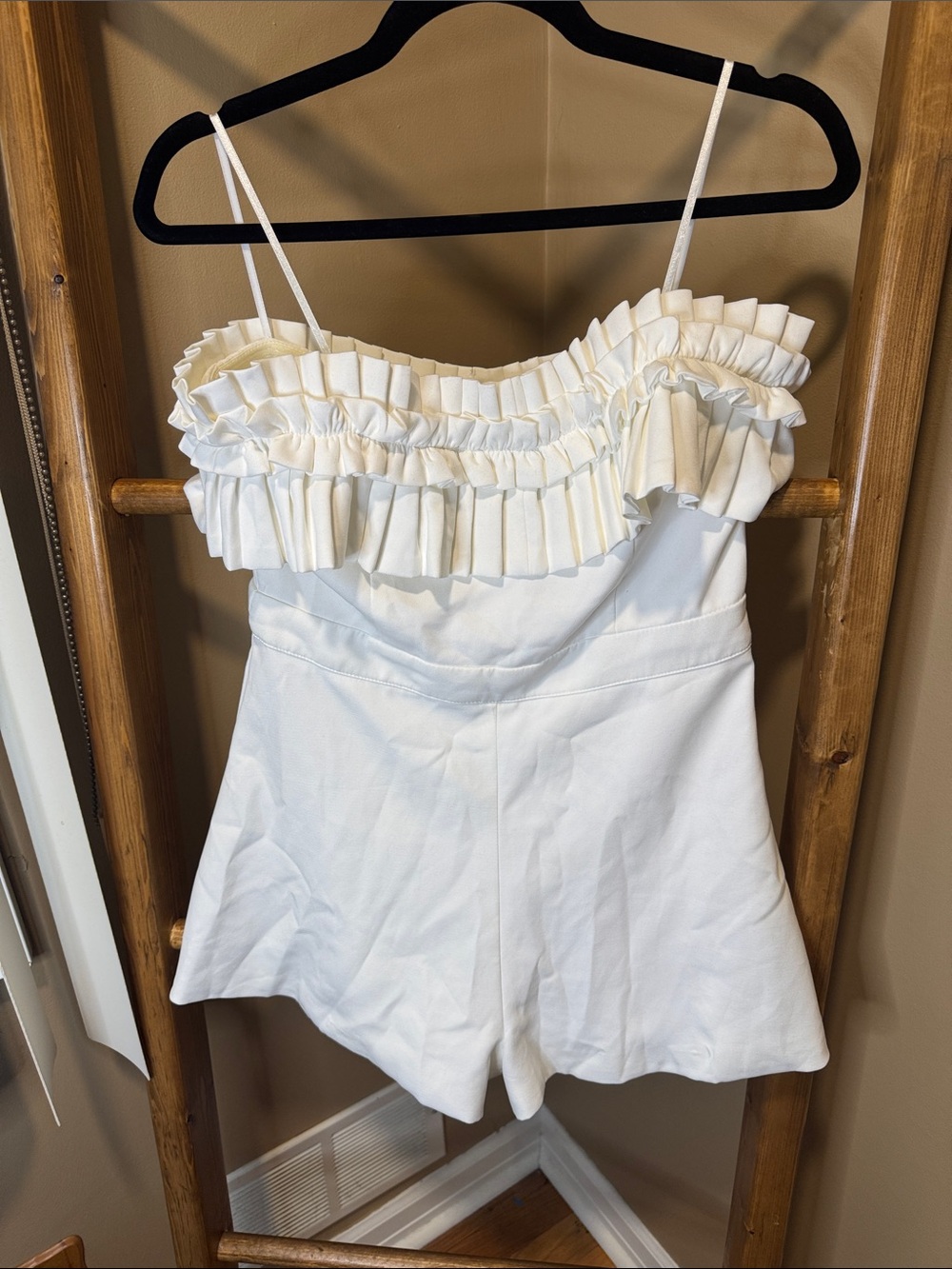 vestique White Ruffled Strapless Romper